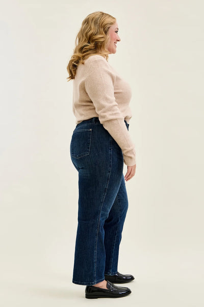 Judy Blue MR Straight Dark Denim Classic Jean Petite
