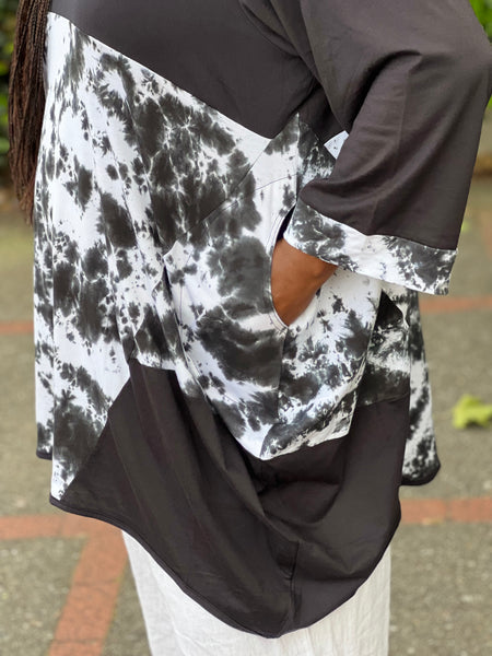 Flutter Friday Tunic-B/W Tie Dye