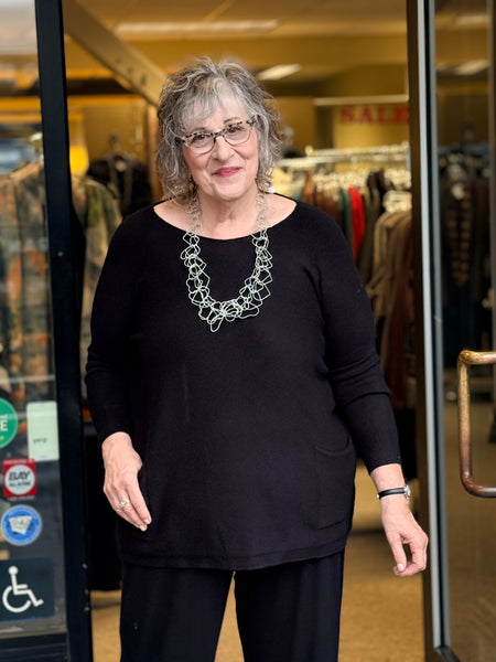 Amazing Woman Cary One Size Pocket Sweater-Black