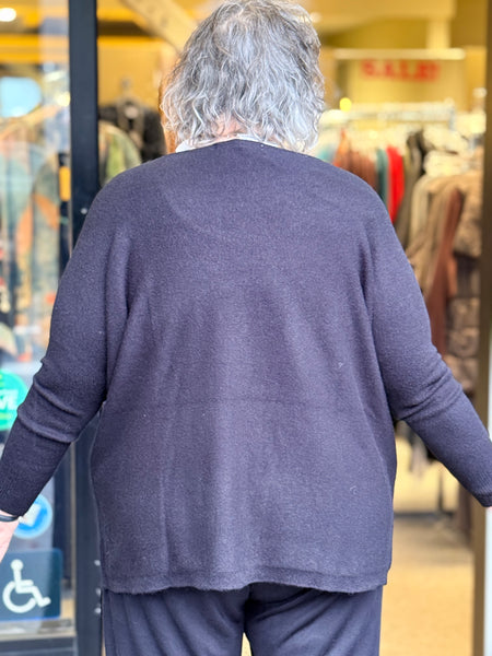 Amazing Woman Cary One Size Pocket Sweater-Black