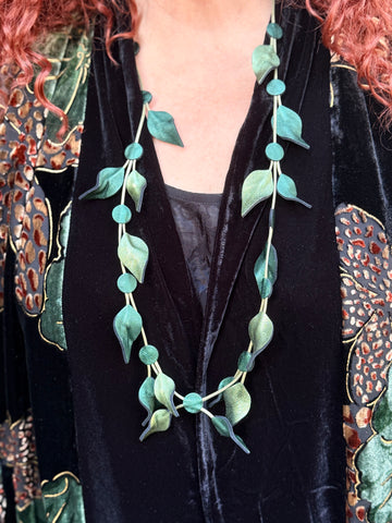7PM Jewels Green Metallic Leaves Necklace