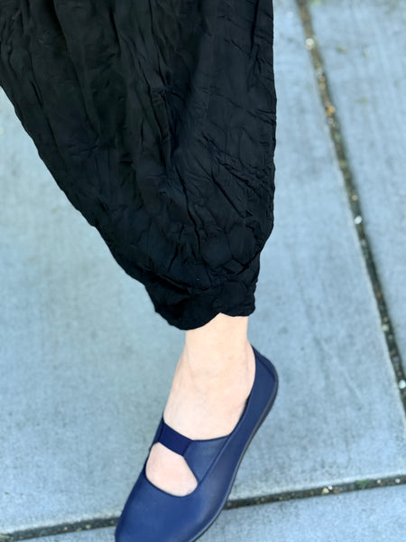Kozan Hayes Lantern Pant- Black Crinkle