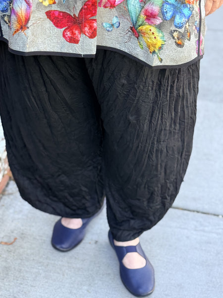 Kozan Hayes Lantern Pant- Black Crinkle