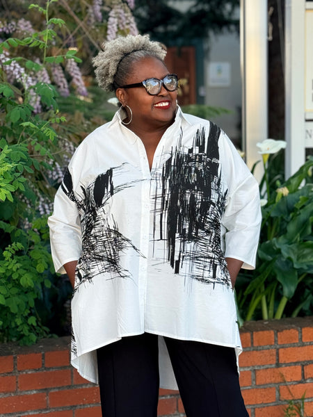 Terra One Size Hi-Lo Button Down-B/W Abstract