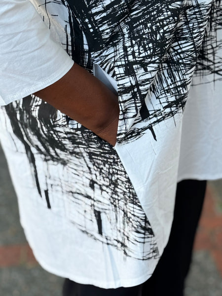 Terra One Size Hi-Lo Button Down-B/W Abstract