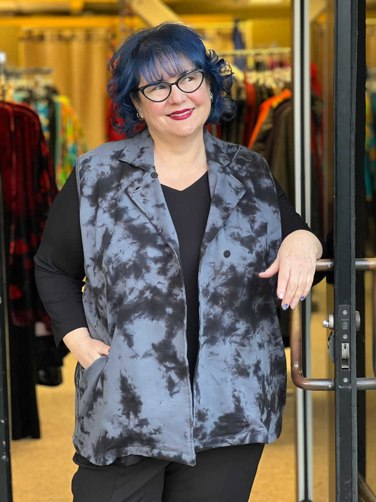 Flutter Hope Button Vest- Ash Tie Dye – In Full Swing