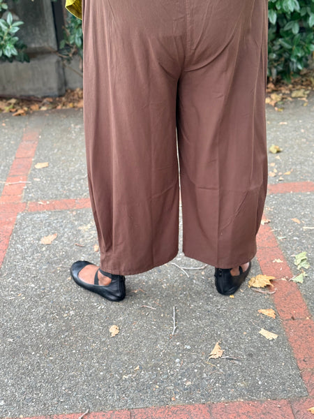 Kleen Cotton/Modal Tucks Pant-Brownie